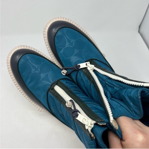 Coach NWOT blue zip up worn winter boots 7.5 - Picture 9 of 10
